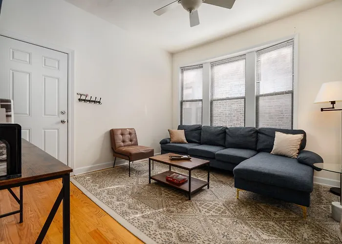 Flexhome Ukrainian Village 2Br D2